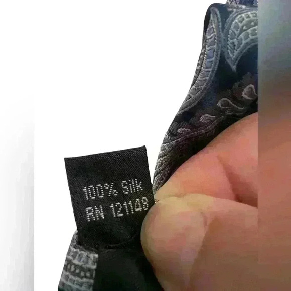 Michael Kors Paisley 100% silk Men’s tie - Picture 4 of 6